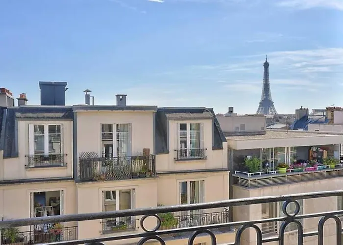 Charming Apartment With Eiffel Tower View