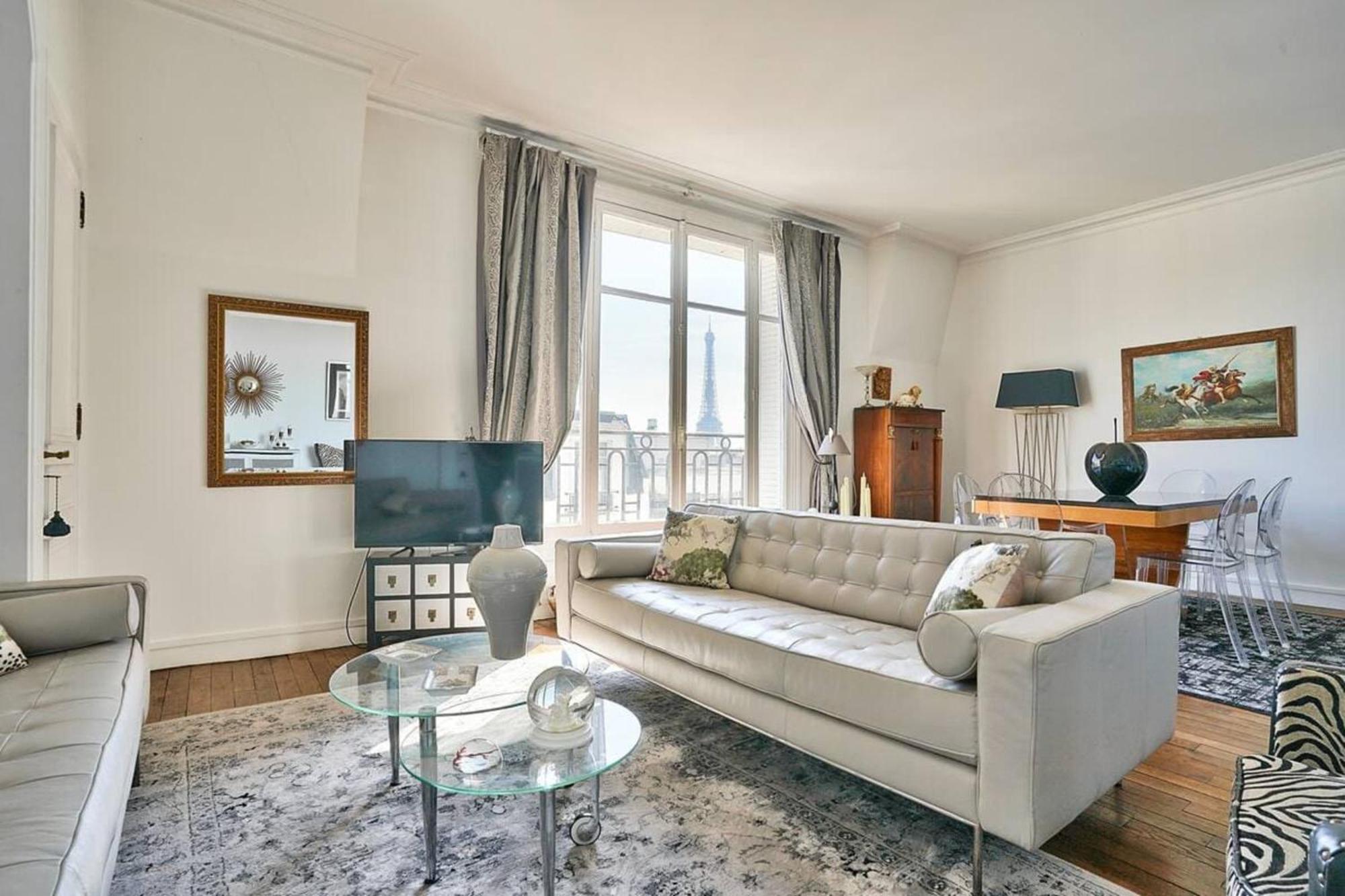 Charming With Eiffel Tower View Appartement Parijs
