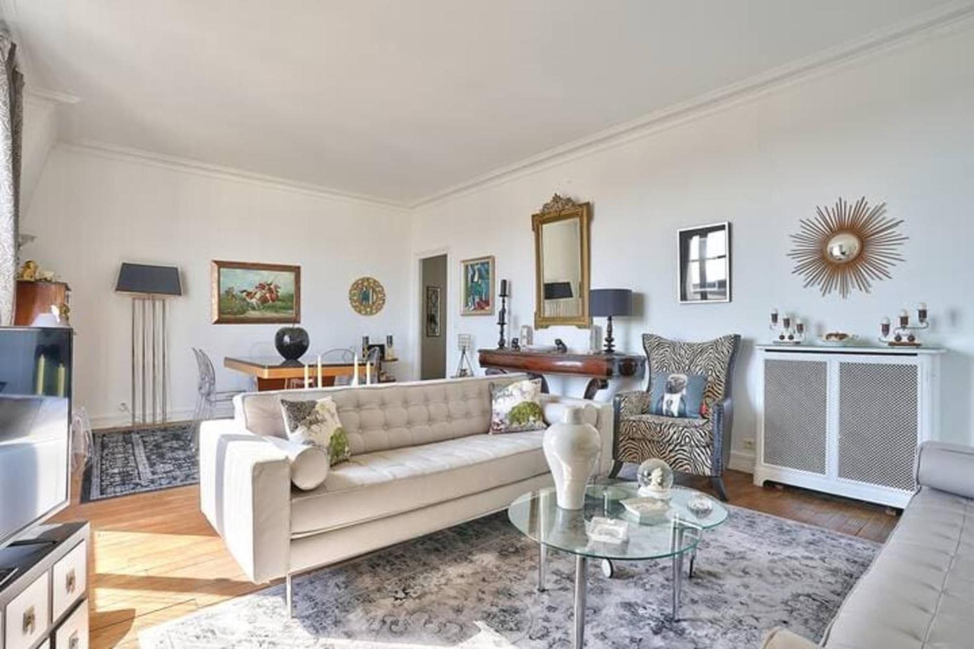 Charming With Eiffel Tower View * Parijs
