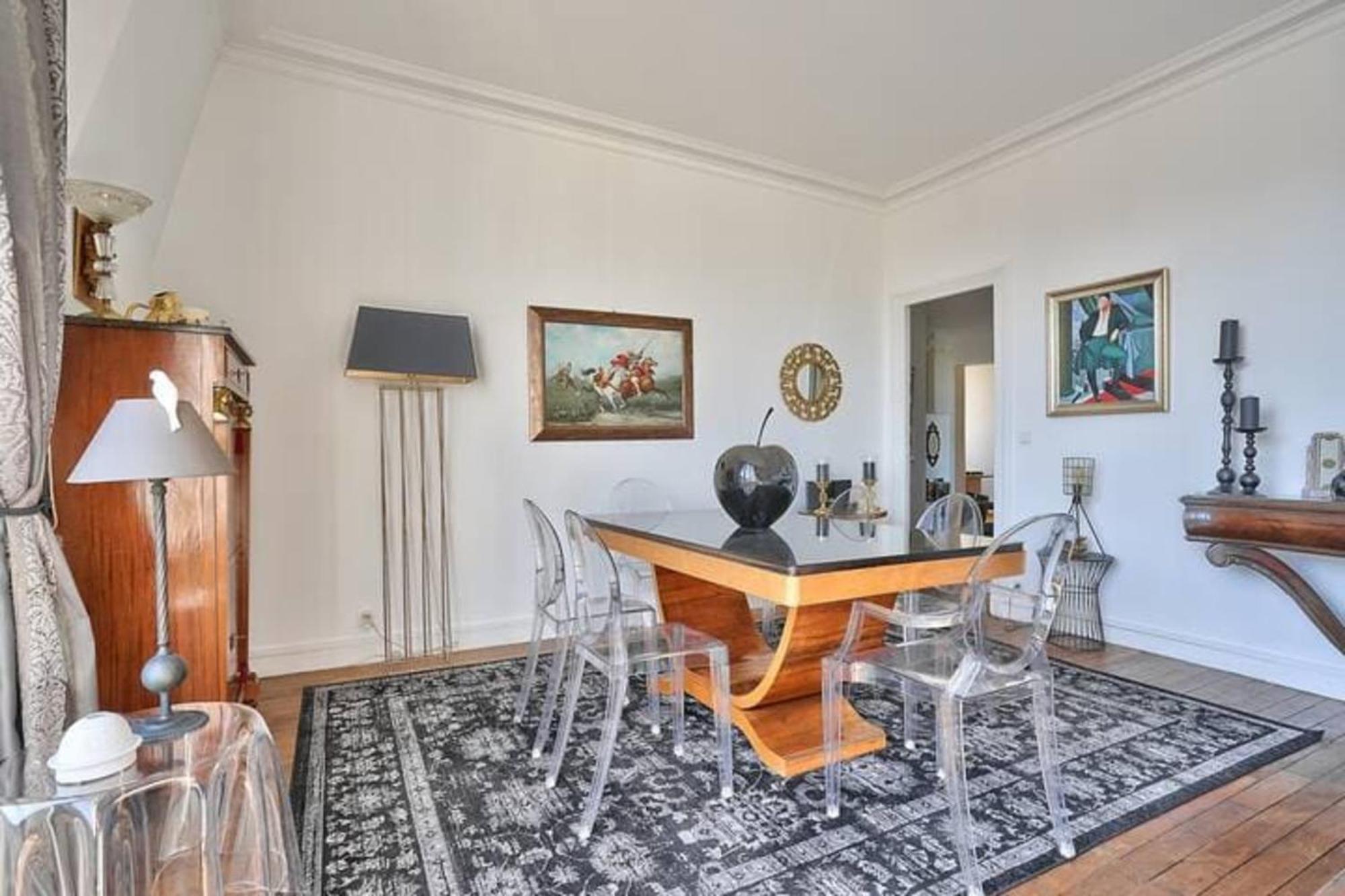 Charming With Eiffel Tower View Appartement Parijs