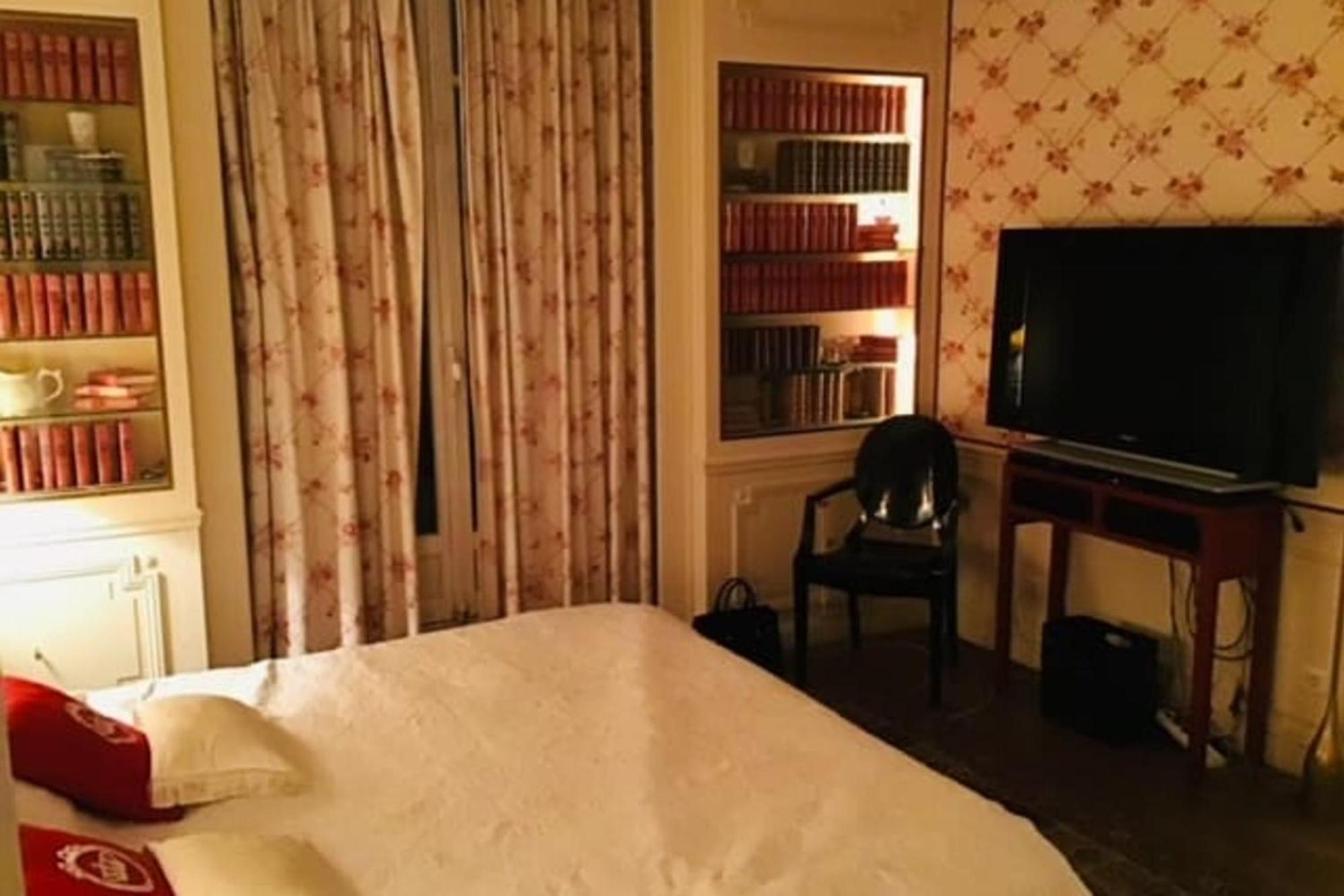 Appartement Charming With Eiffel Tower View Parijs